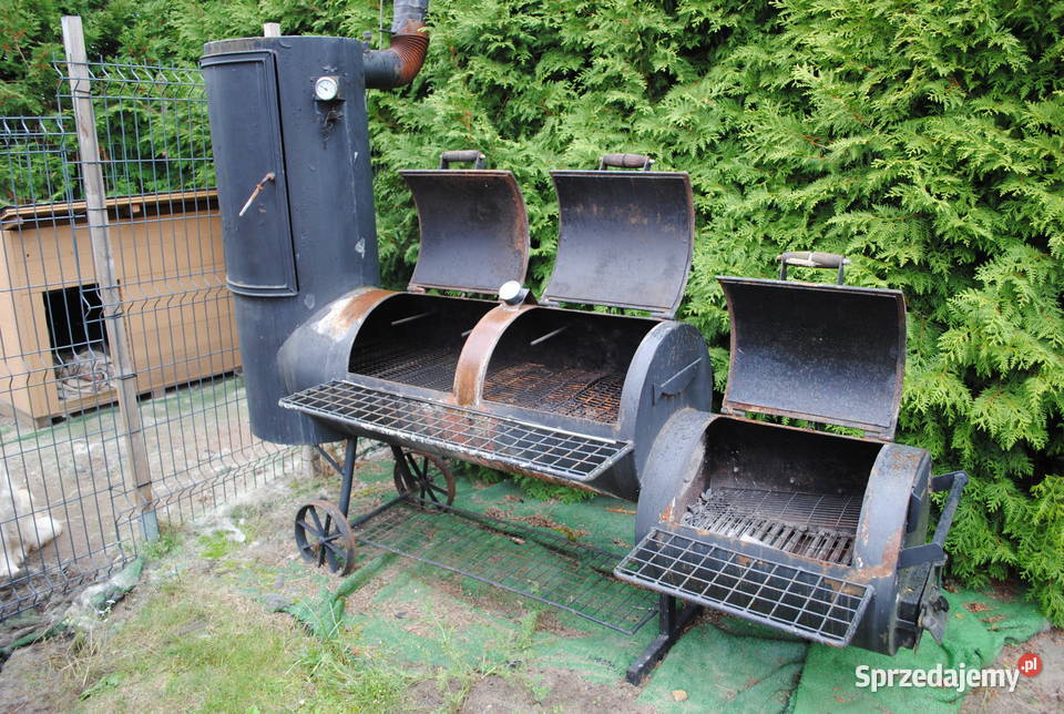 GRILL Z WĘDZARKĄ Dobrut