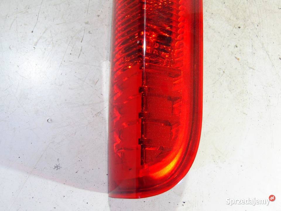TRAFIC VIVARO LIFT LAMPA PRAWY TYLNA TYŁ