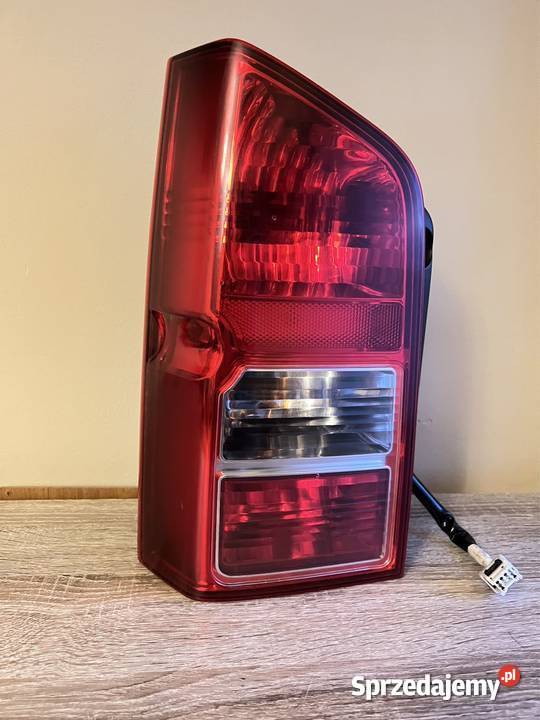 LAMPA PRAWA TYLNA 22016550 NISSAN PATHFINDER Lampy tylne sprzedam