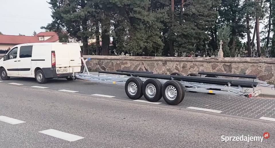 Przyczepa podłodziowaslipowa portowa trzyosiowa
