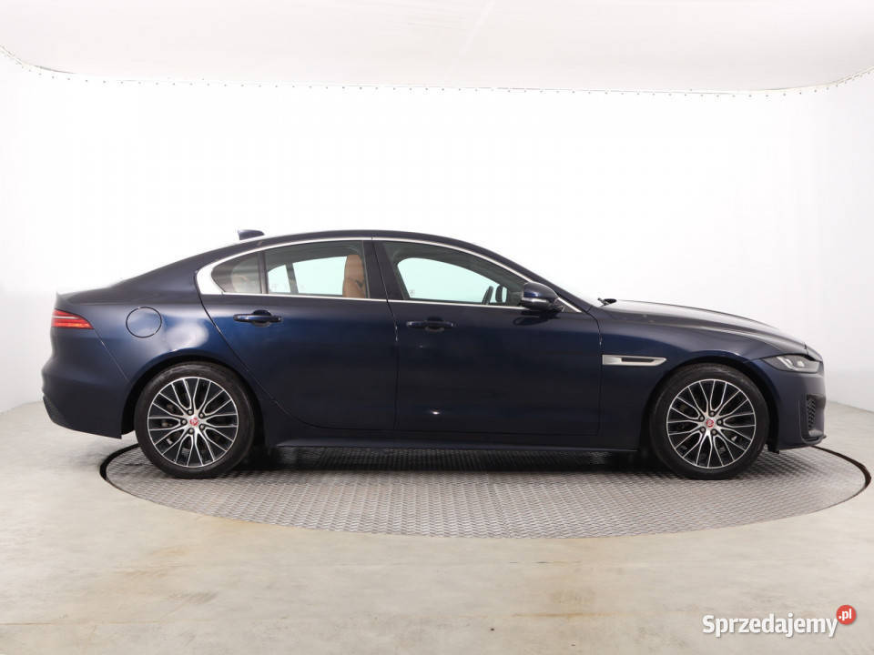 Jaguar XE 20d podgrzewane fotele Katowice