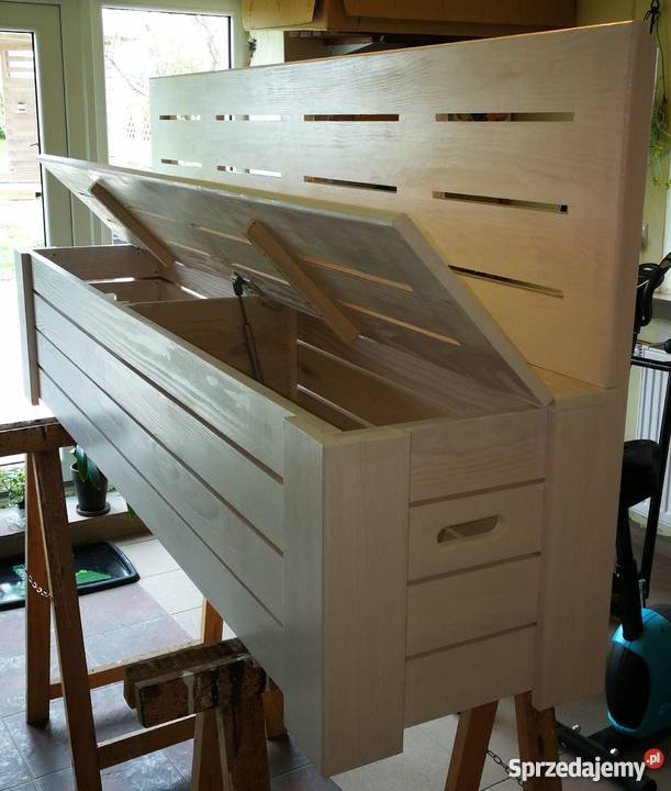 Drewniana skrzynia z oparciem ławka siedzisko z świętokrzyskie Krasów