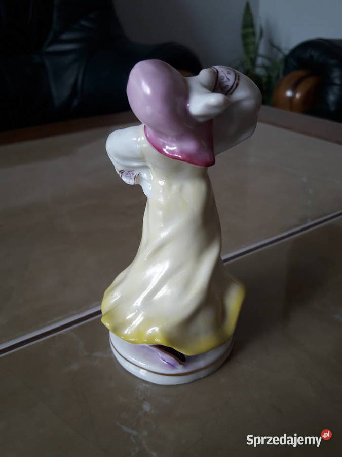 Figurka Tańcząca dziewczyna Turygiński Gzhel Porcelana i szkło Janów Lubelski