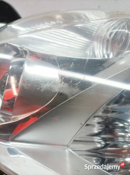 LAMPA PRZÓD PRAWA Toyota Auris I 20062012 Części samochodowe