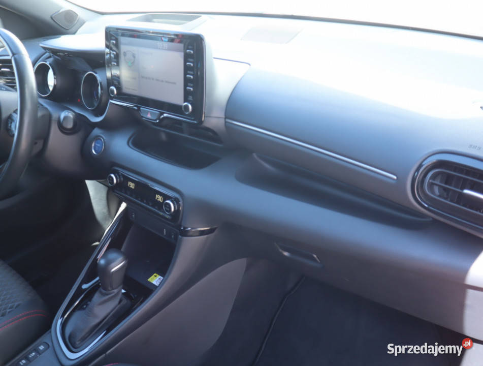 Toyota Yaris 15 Hybrid podgrzewane fotele łódzkie Łódź