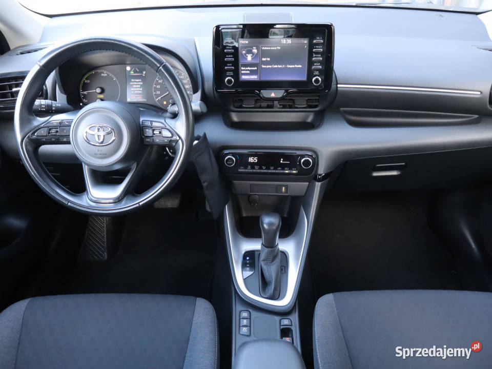 Toyota Yaris 15 VVTi Hybrid światła przeciwmgielne Katowice
