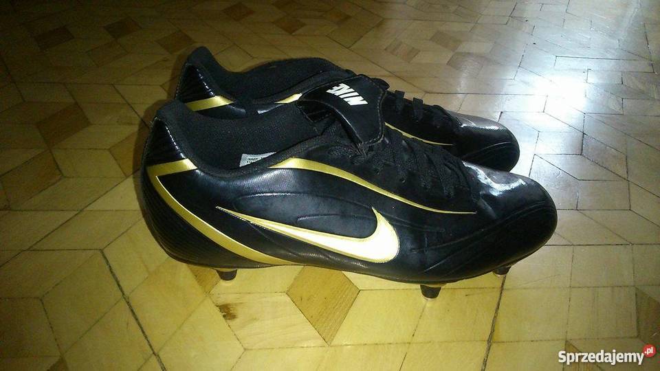 Buty piłkarskie wkręty korki Nike