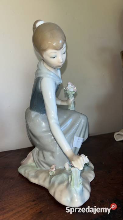 Figurka Dziewczyna zrywająca kwiaty Lladro 1971 Gdańsk