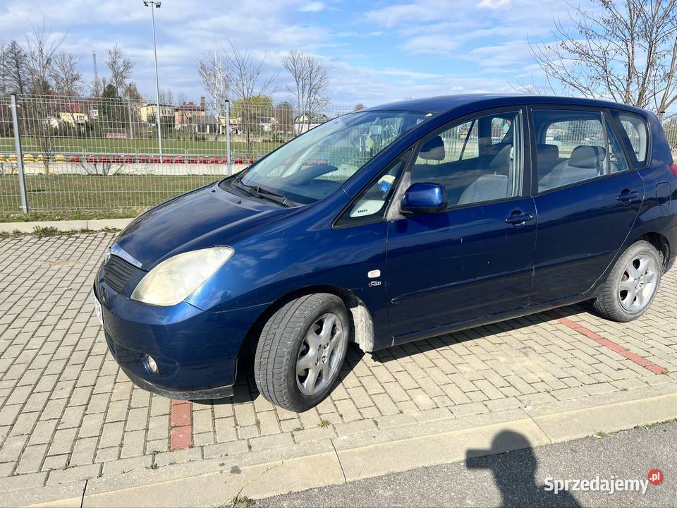 Sprzedam Toyota Corolla Verso Rok produkcji 2003 Stary Dzików