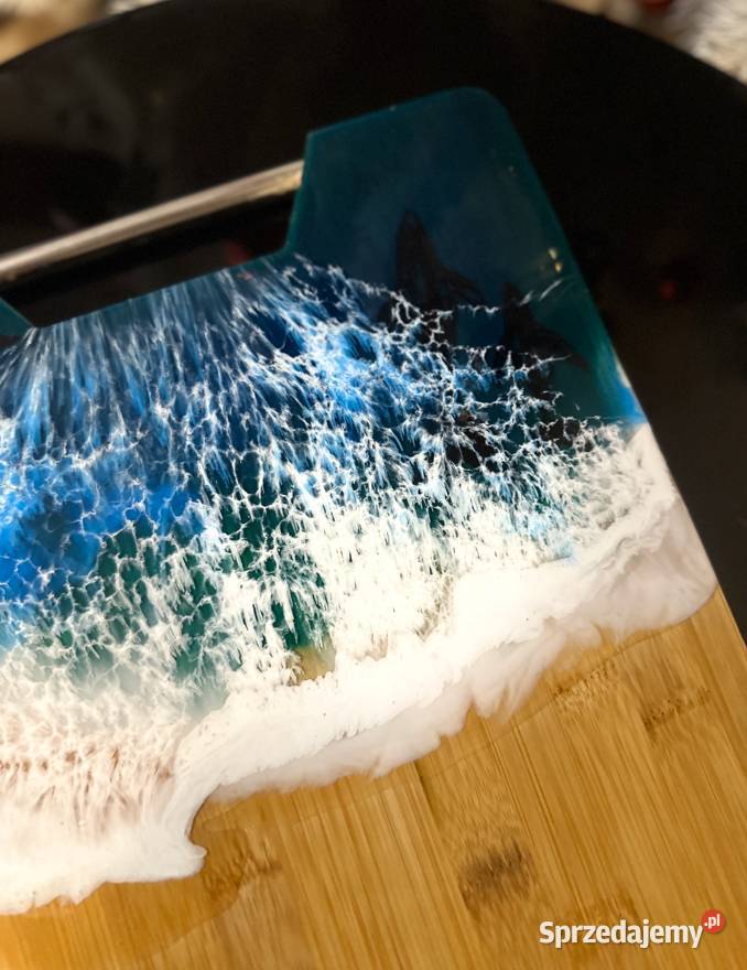 deska do serwowania przekąsek zdobiona żywicą Wrocław