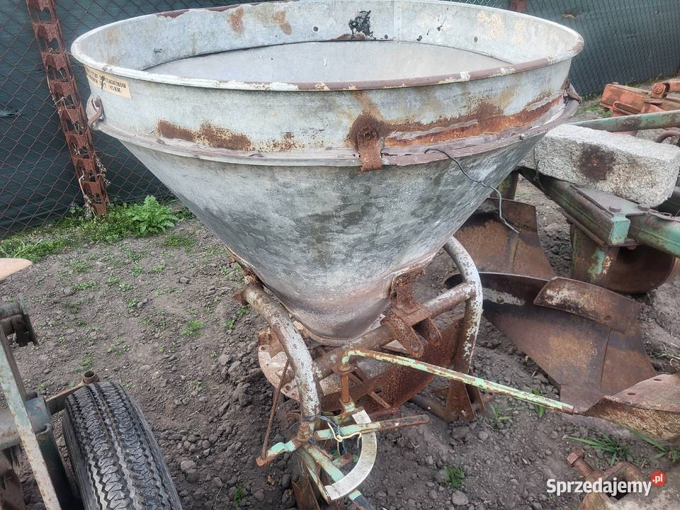 Rozsiewacz nawozu lej nieuszkodzony Miedniewice