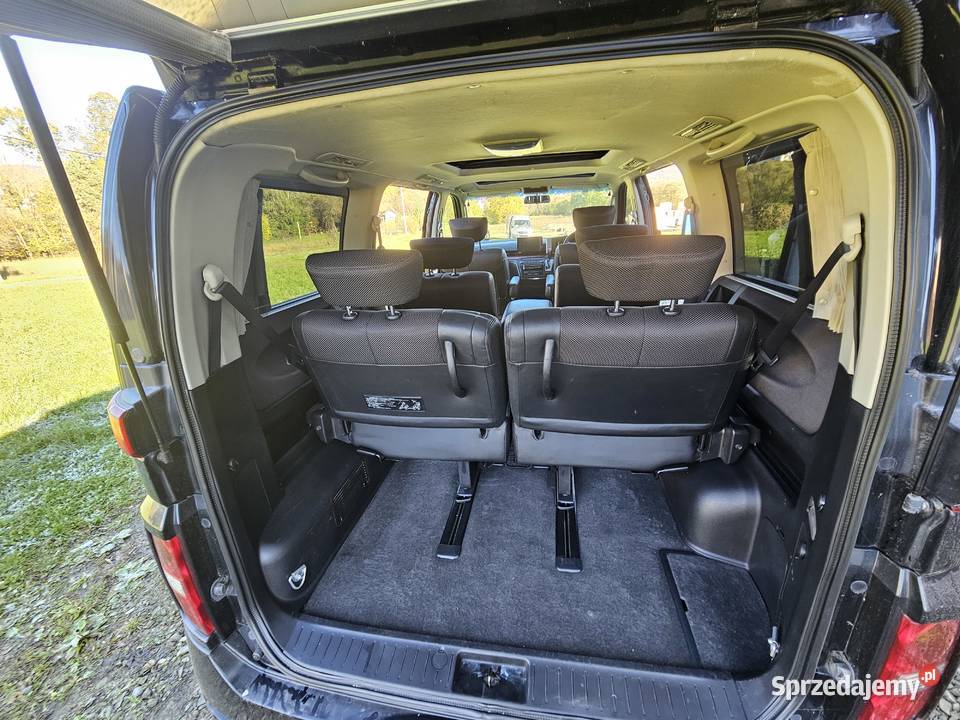 Nissan Elgrand E51 AWD 35 Benzyna z instrukcją