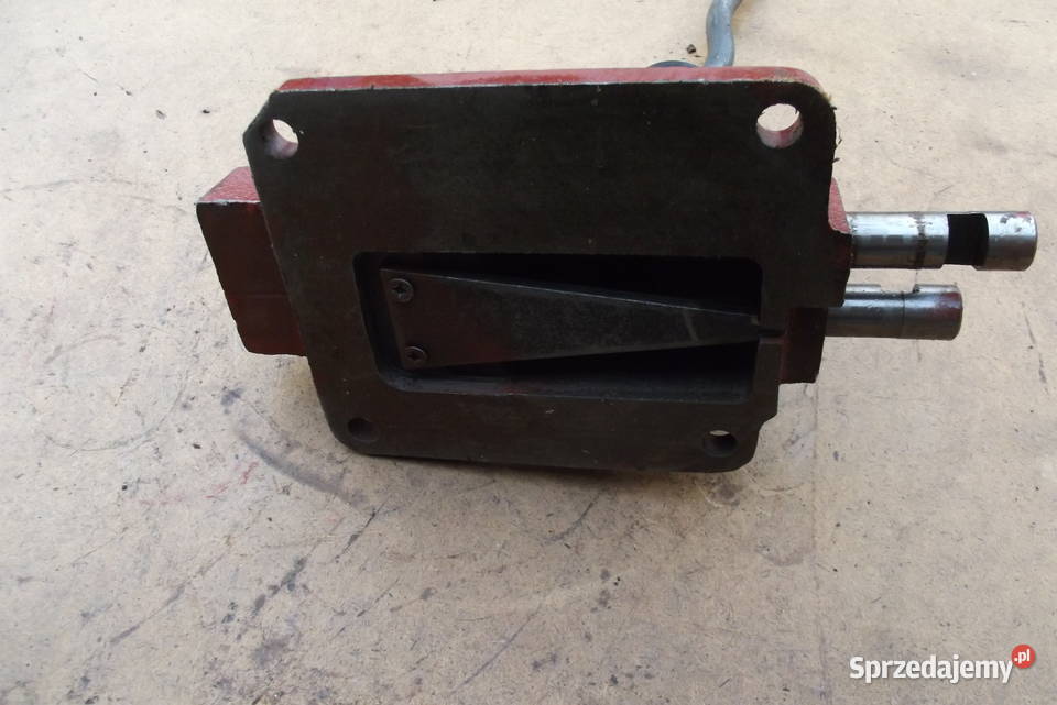 Mechanizm zmiany biegów K 700 nieuszkodzony Parczew