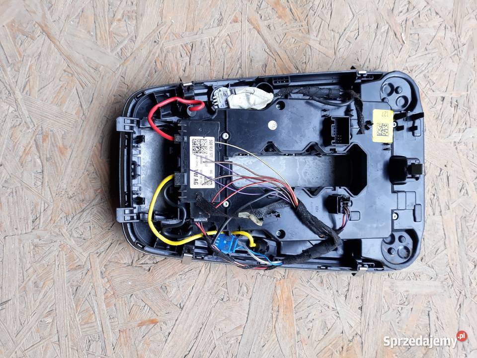 AUDI A4 B9 LAMPKA OŚWIETLENIE KABINY 8W0947135D Międzychód