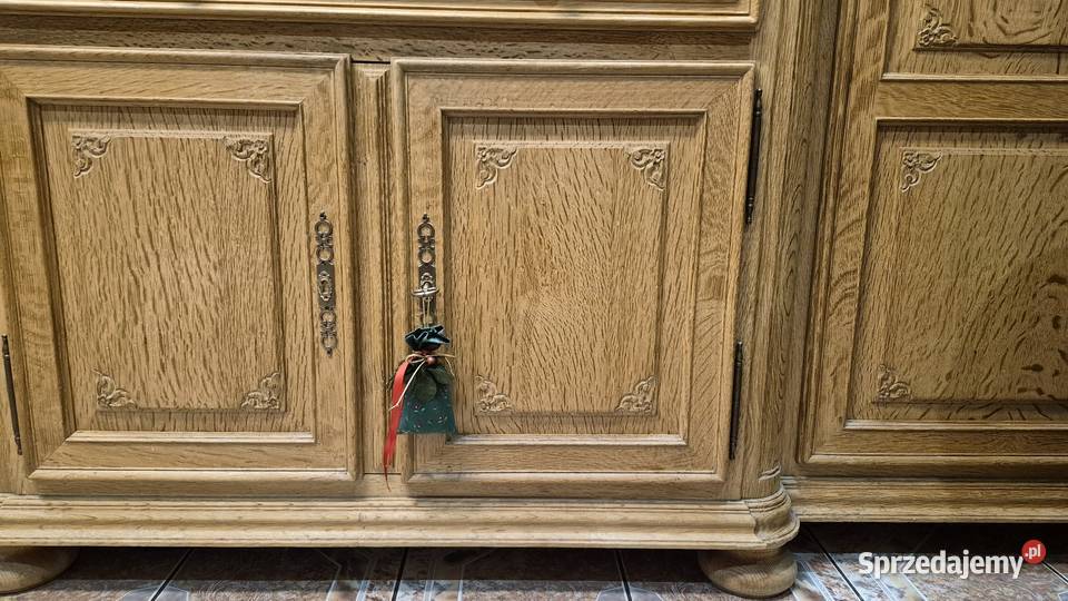 Piękny kredens z drewna dębowego witryna