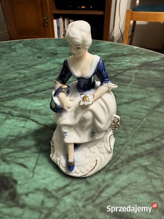 Figurka porcelanowa z czasów PRL lata 80 te dama Częstochowa