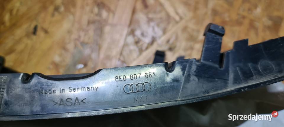 Audi A4 B6 kratka zderzaka 8e0807681 osobowe Motoryzacja małopolskie Kraków