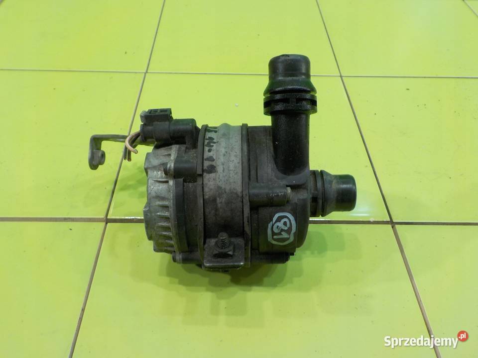 MERCEDES C W205 15r SEDAN 4D pompa wody Suków