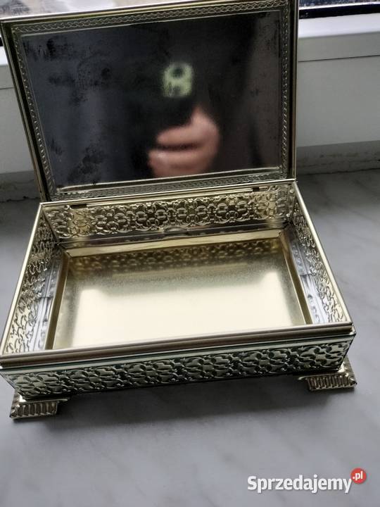 Metalowa puszka dekoracje na ciasteczka guziki Choszczno