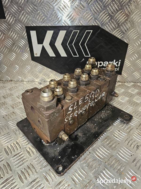 Rozdzielacz hydrauliczny Case 590 SLE serwopower Gdynia