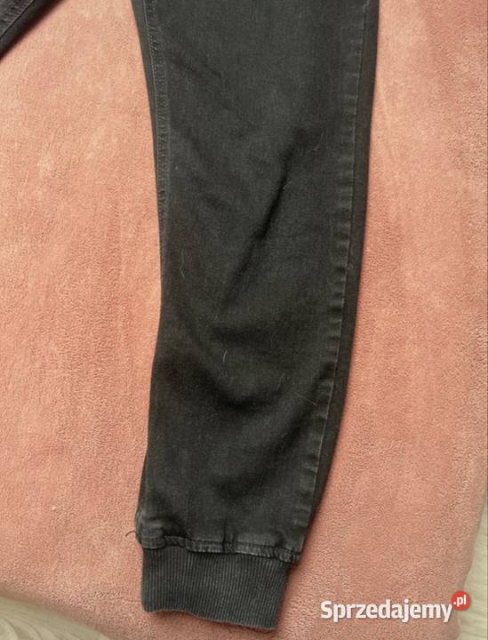 Czarne jeansowe spodnie chłopięce Przemęt sprzedam
