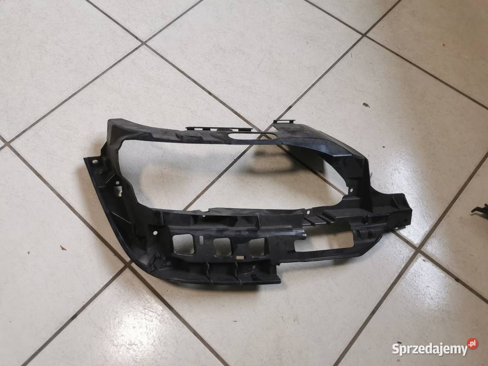 Audi A5 prawe mocowanie wydechu 8W6807348B Złocieniec