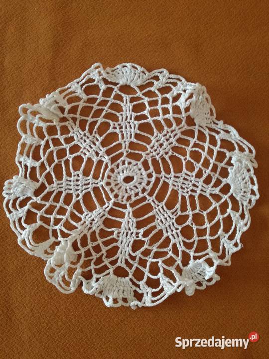 Serwetka szydełkowa z białych niciRękodzieło Obrusy i serwety Łódź