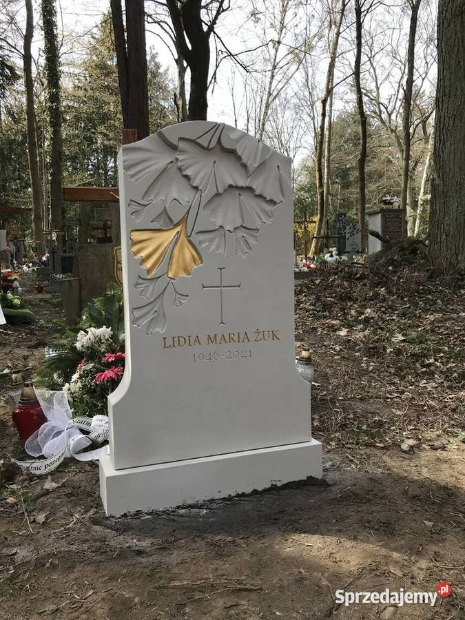 nagrobki i obeliski z piaskowca Szydłowiec