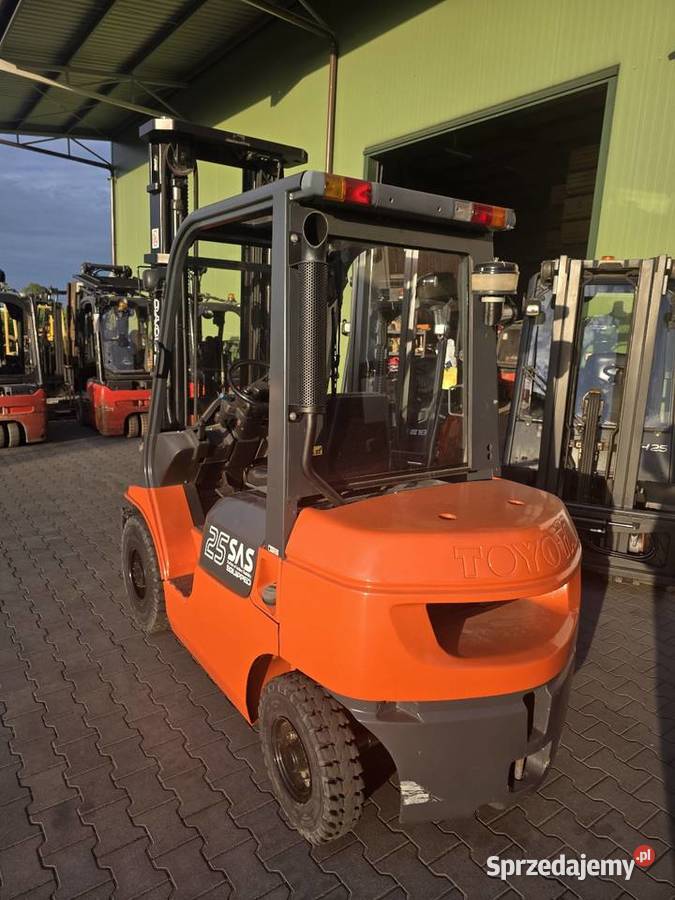 Wózek widłowy TOYOTA 7FDF25 Huta Błędowska sprzedam