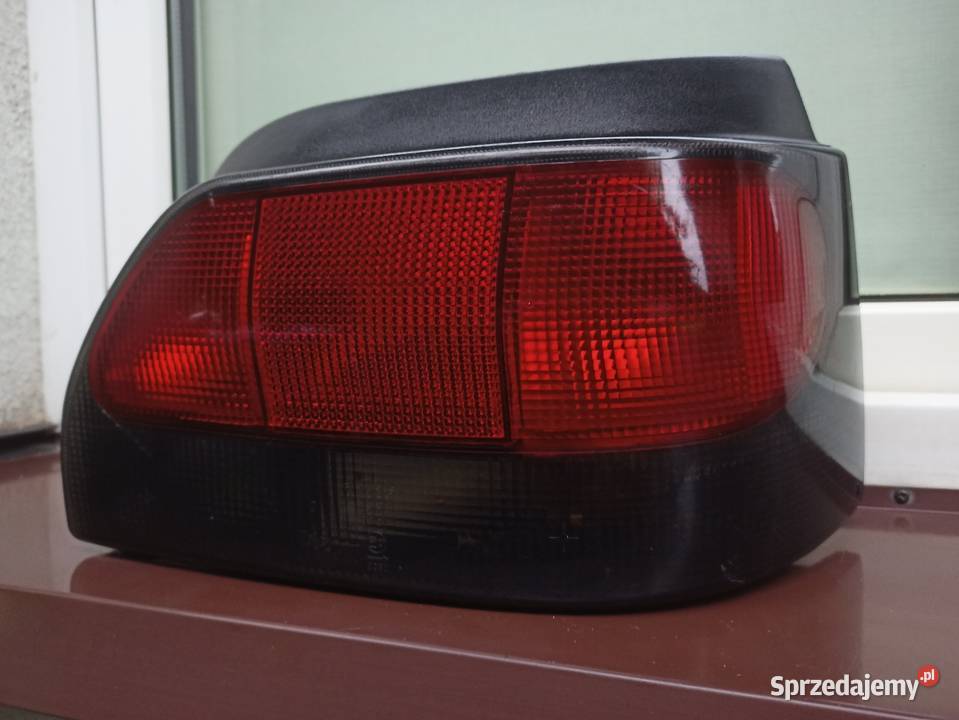 Renault Clio 1 I LIFT FL lampa tył tylna prawa osobowe