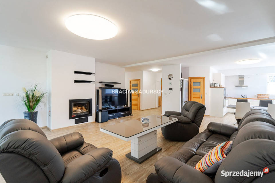 Dom wolnostojący 2077m2 Łomna 2 piętra