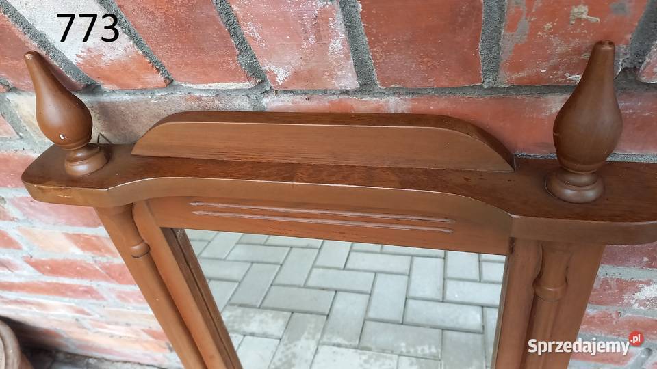Lustro ścienne wiszące w drewnianej ramie zachodniopomorskie Gawroniec