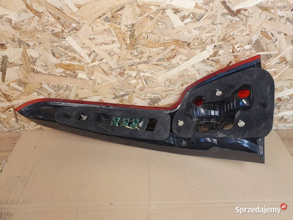 VOLVO V50 I LIFT LAMPA PRAWA TYLNA PRAWY TYŁ