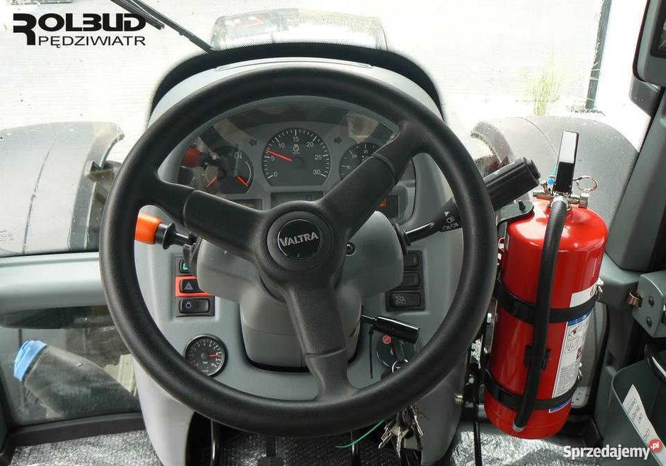 Ciągnik Valtra T133 HiTech maszyna Głuchów