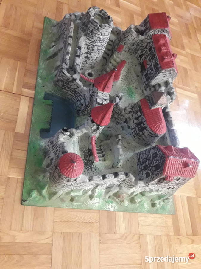 Zamek makieta zabawkwa dzieci pałac PRL twierdza Piotrków Trybunalski