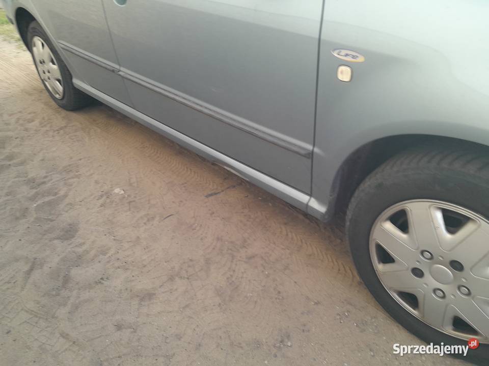 Skoda Fabia 14 benzyna 90 2002r Kombi z de klima Wronki