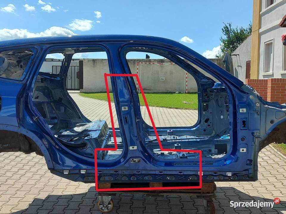 BMW iX1 X1 U11 Słupek próg prawy C31