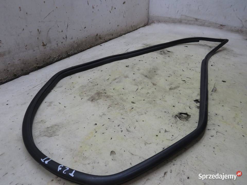 USZCZELKA PRAWY LEWY TYŁ AVENSIS T27 T29 KOMBI