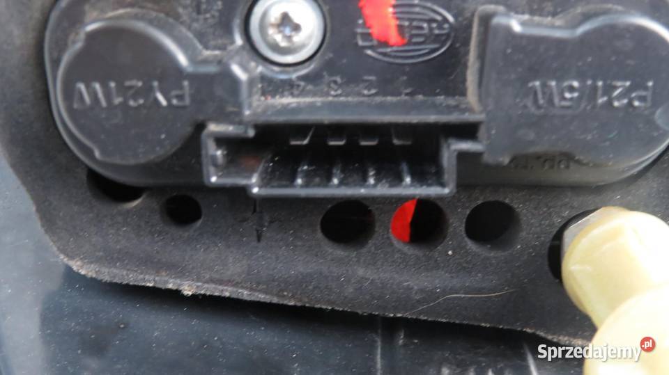 LAMPA PRAWA TYLNA FORD S I