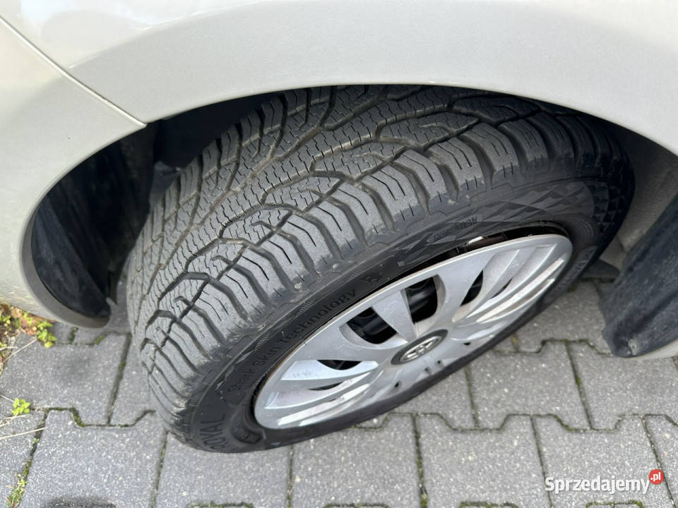 Toyota Yaris 5 drzwi10 Benzyna VVTiNiski Zarejestrowany w Polsce