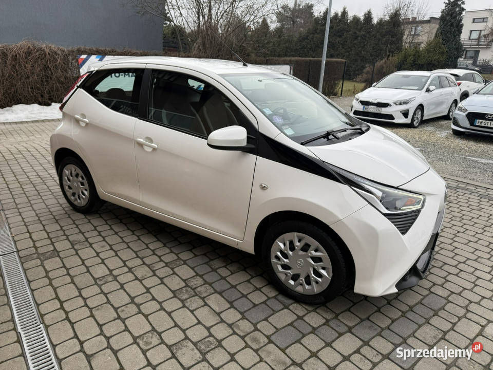 Toyota Aygo 10 72 Klima Kamera CarPlay II 2014 światła do jazdy dziennej Orzech sprzedam
