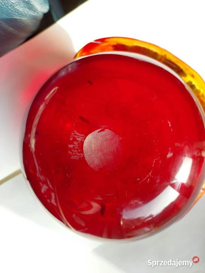 Wazon czerwony z wstęgą J Słuczan Orkusz Wrocław