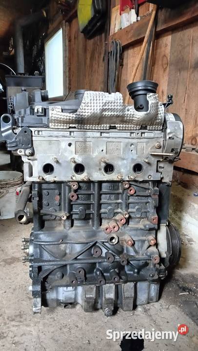 Silnik 20 TDI 140 CBD VW uszkodzony w całości na