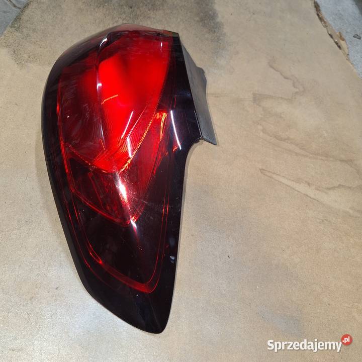 Opel Zafira C lampa tylna lewa Banie