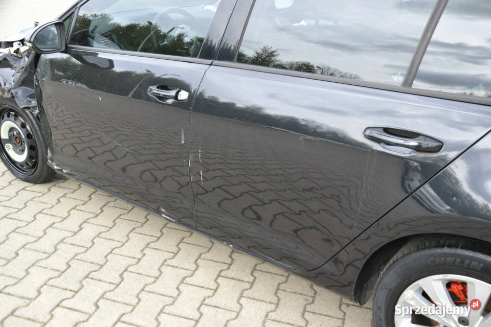 Volkswagen Golf 16 tdi 105 nawigacja niskie Golf Kęty