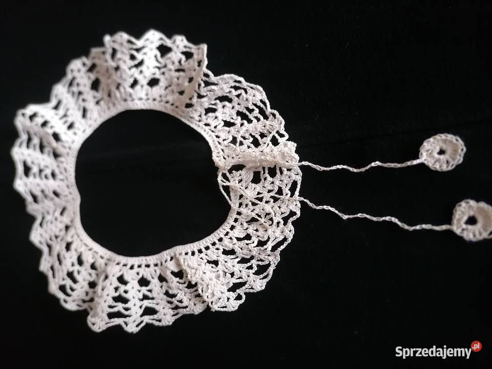 Kołnierzyk szydełkowy z białych niciRękodzieło Łódź
