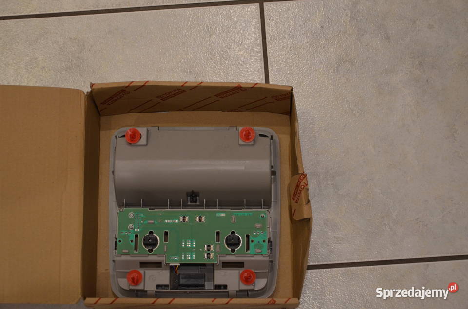Toyota Auris Lampa podsufitki nowa oryginalna Jaworzno