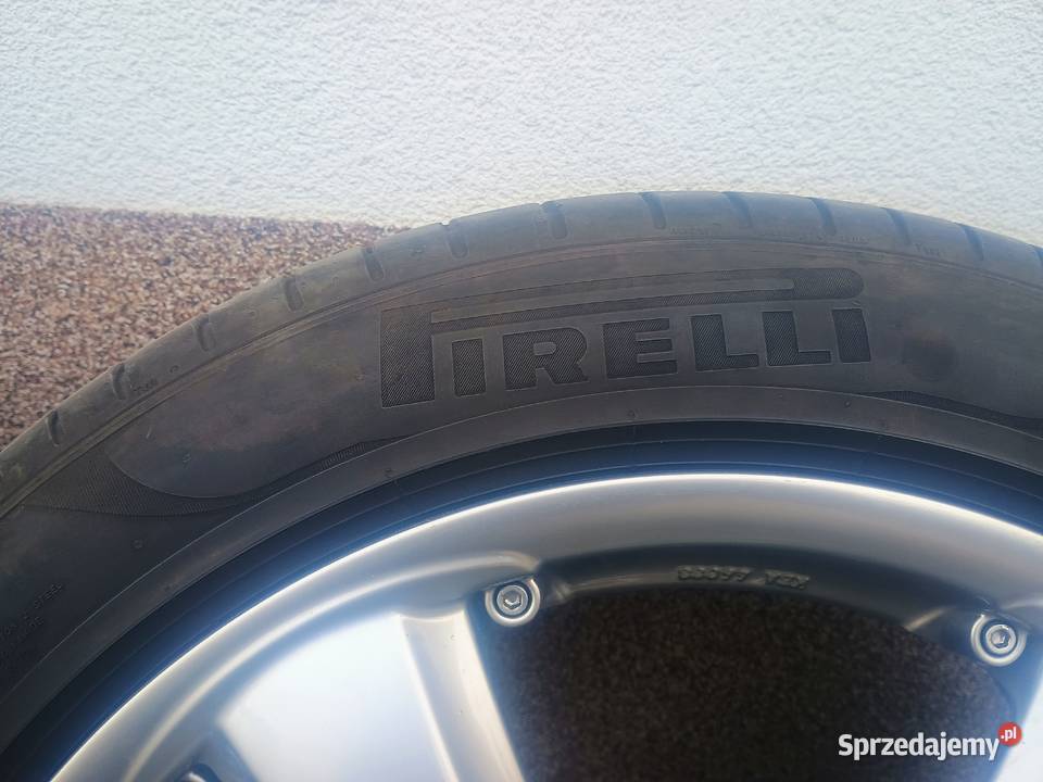 Komplet felg z oponami marki Pirelli do