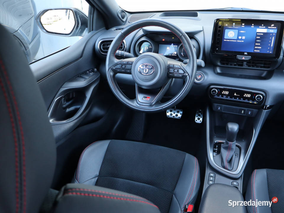 Toyota Yaris 15 VVTi Hybrid Rok produkcji 2022 Katowice