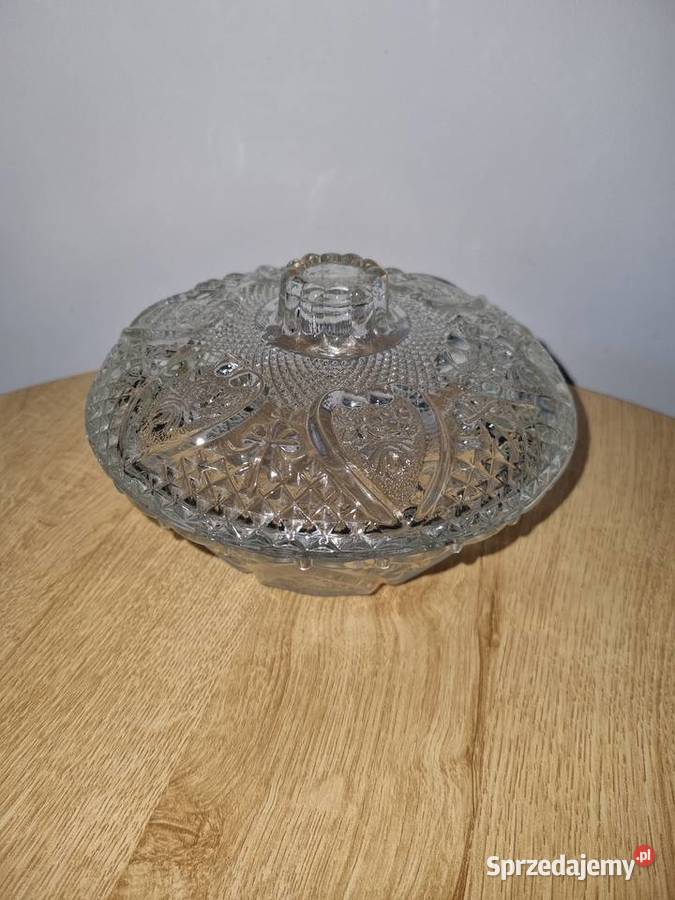 Szklana bomboniera Ceramika i szkło Wola Podłężna